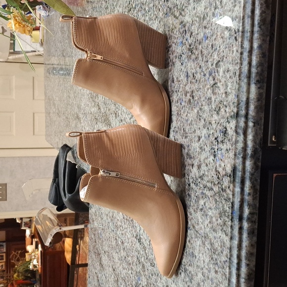 "DOLCE VITA" SZ. 7.5, KOOLEY ANKLE BOOTIES. NWOT. NEVER WORN! - Picture 4 of 16